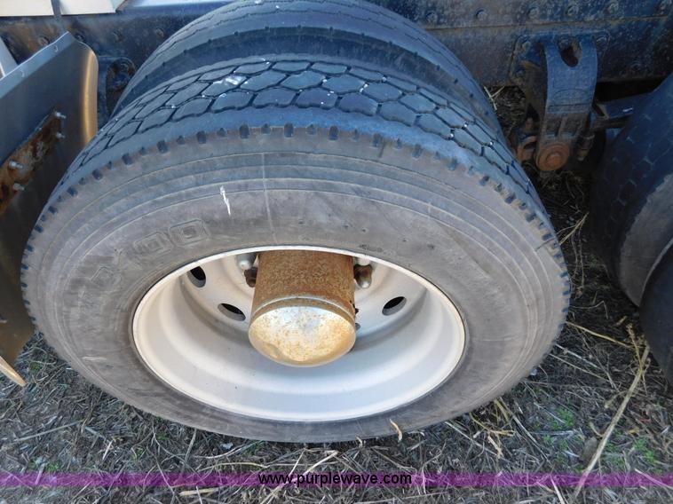 image for item AW9375 2001 Peterbilt 379 semi truck