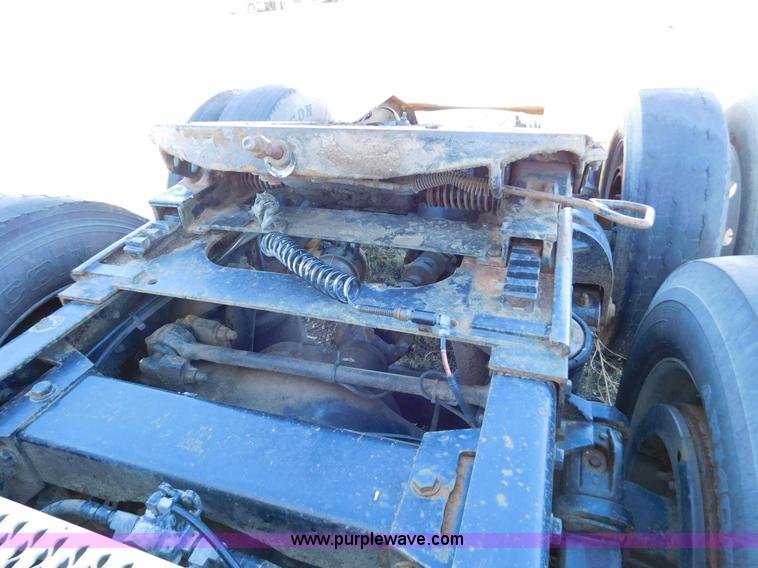 image for item AW9375 2001 Peterbilt 379 semi truck