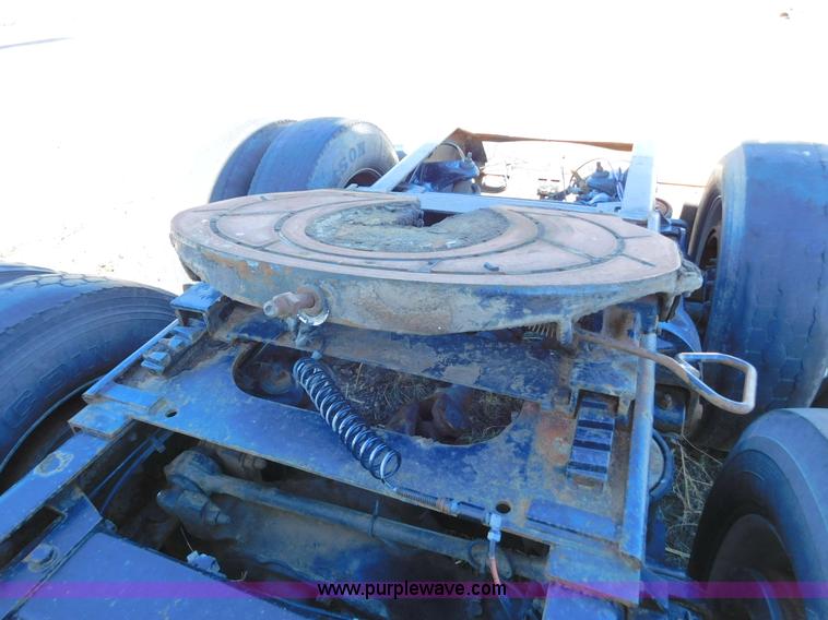 image for item AW9375 2001 Peterbilt 379 semi truck