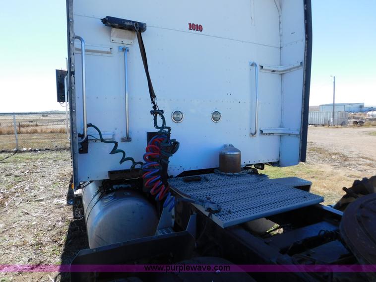 image for item AW9375 2001 Peterbilt 379 semi truck