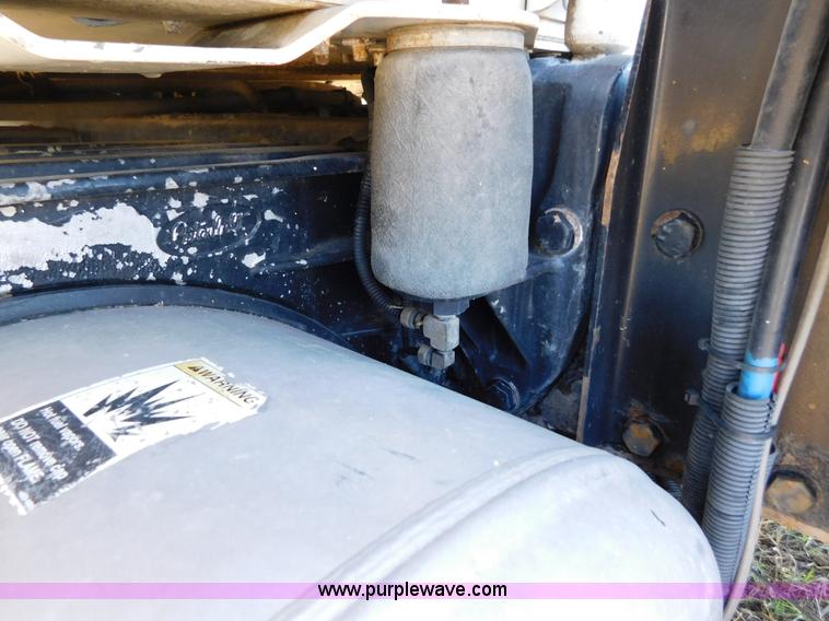 image for item AW9375 2001 Peterbilt 379 semi truck