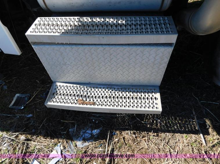 image for item AW9375 2001 Peterbilt 379 semi truck