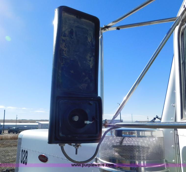 image for item AW9375 2001 Peterbilt 379 semi truck