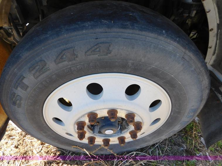 image for item AW9375 2001 Peterbilt 379 semi truck