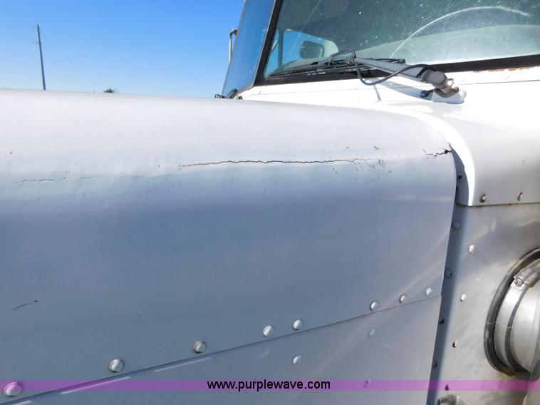 image for item AW9375 2001 Peterbilt 379 semi truck