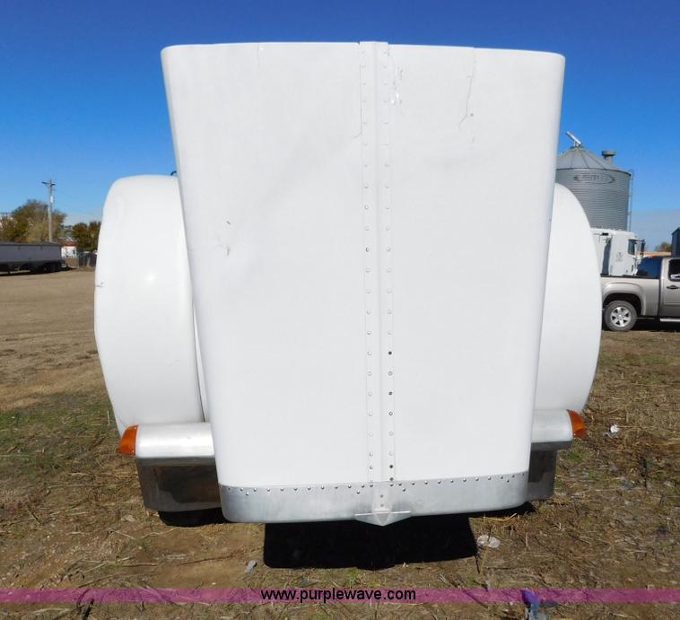 image for item AW9375 2001 Peterbilt 379 semi truck