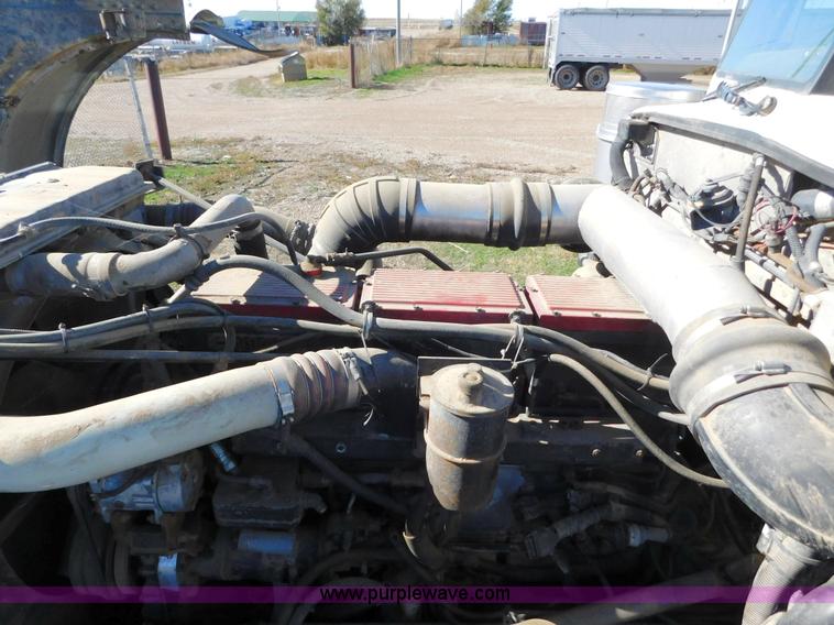 image for item AW9375 2001 Peterbilt 379 semi truck