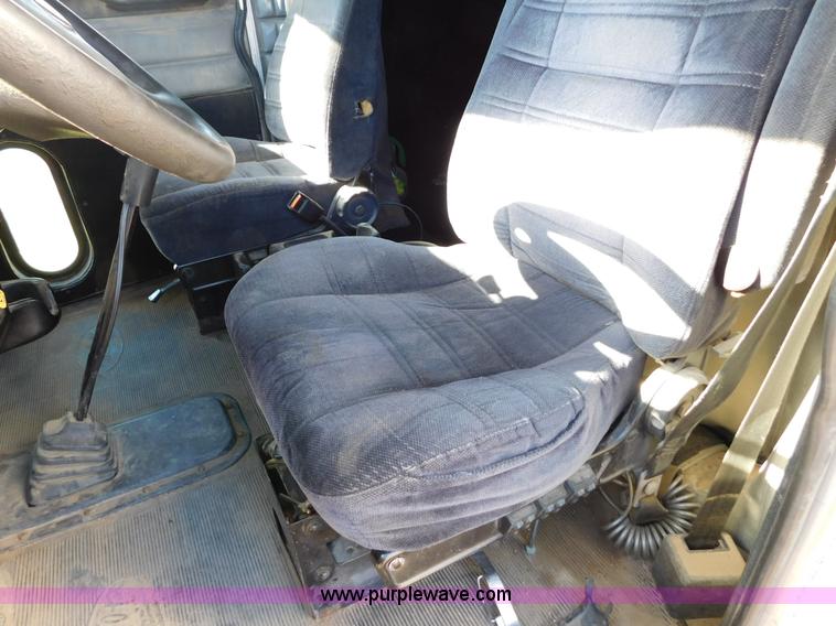 image for item AW9375 2001 Peterbilt 379 semi truck