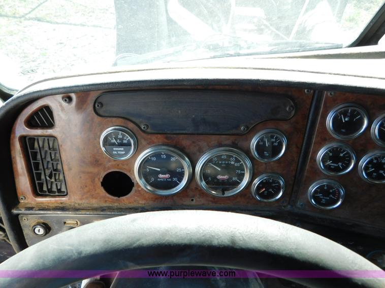 image for item AW9375 2001 Peterbilt 379 semi truck