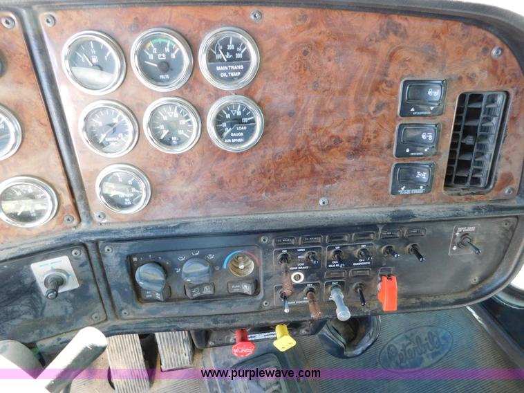 image for item AW9375 2001 Peterbilt 379 semi truck