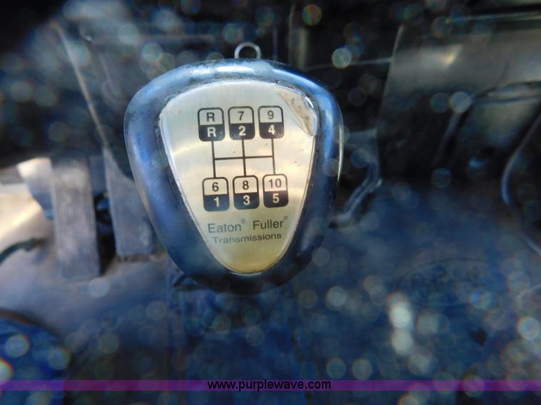 image for item AW9375 2001 Peterbilt 379 semi truck