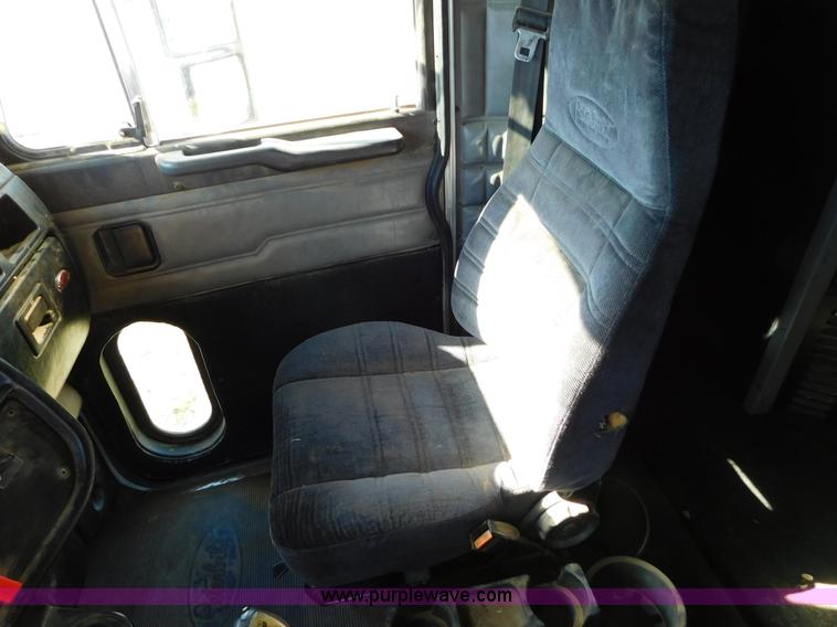 image for item AW9375 2001 Peterbilt 379 semi truck