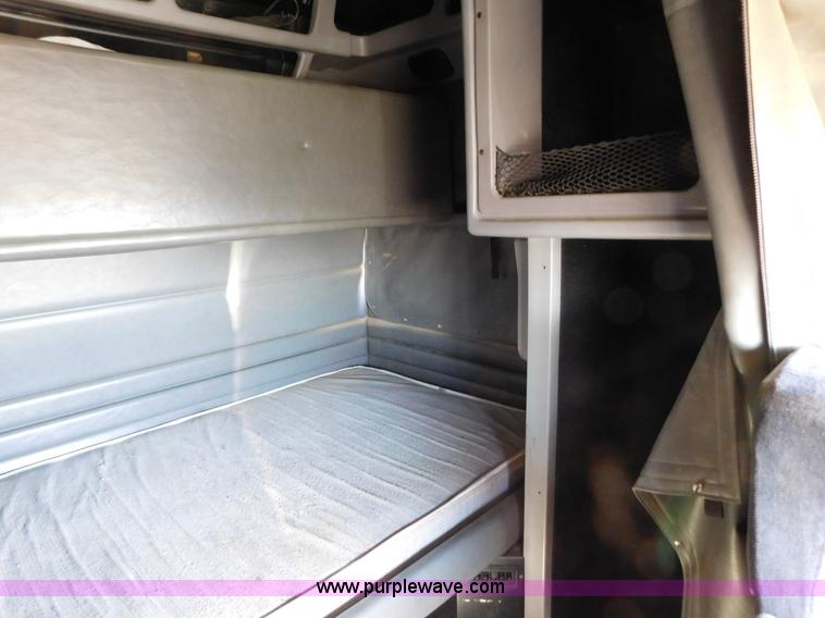 image for item AW9375 2001 Peterbilt 379 semi truck