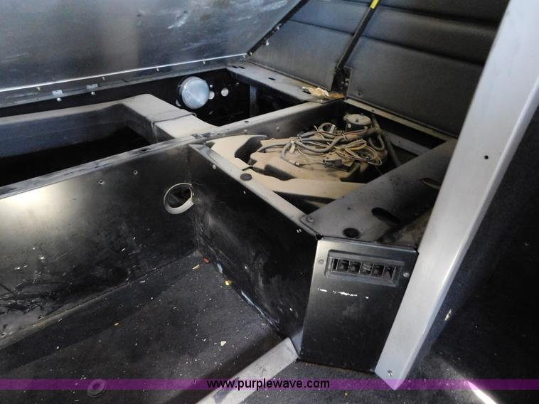 image for item AW9375 2001 Peterbilt 379 semi truck