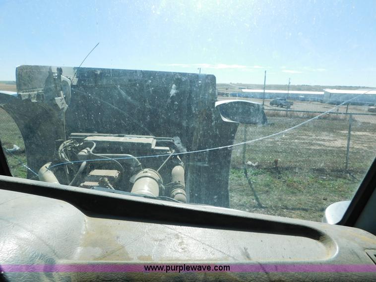 image for item AW9375 2001 Peterbilt 379 semi truck