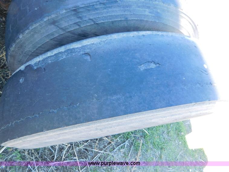 image for item AW9375 2001 Peterbilt 379 semi truck