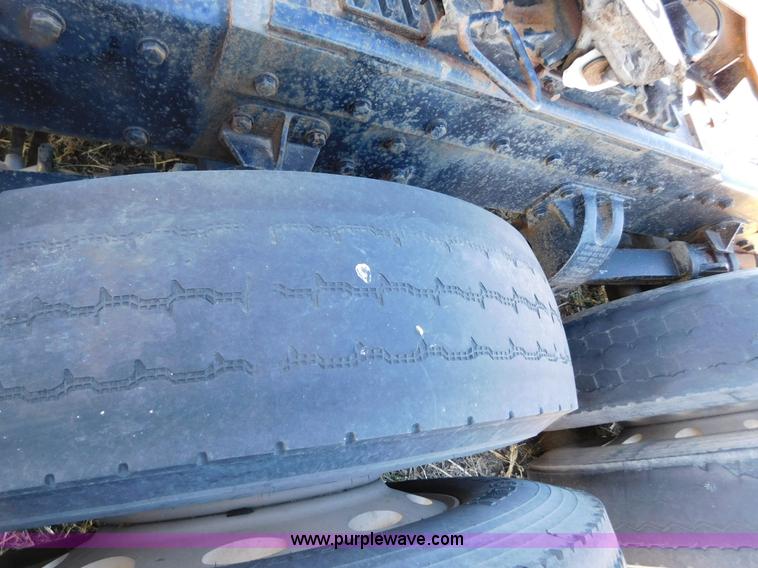 image for item AW9375 2001 Peterbilt 379 semi truck