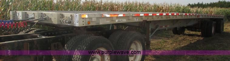 image for item H1220 1994 Wilson flatbed trailer