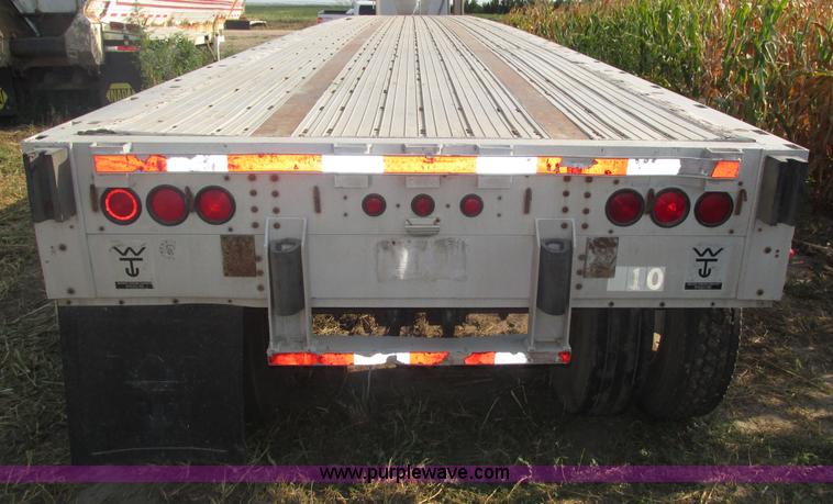 image for item H1220 1994 Wilson flatbed trailer
