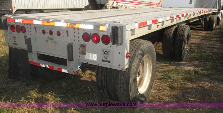 image for item H1220 1994 Wilson flatbed trailer
