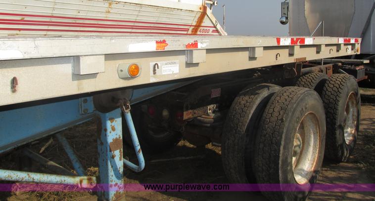 image for item H1220 1994 Wilson flatbed trailer