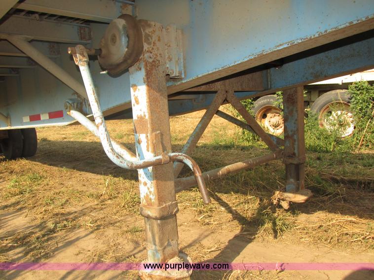 image for item H1220 1994 Wilson flatbed trailer