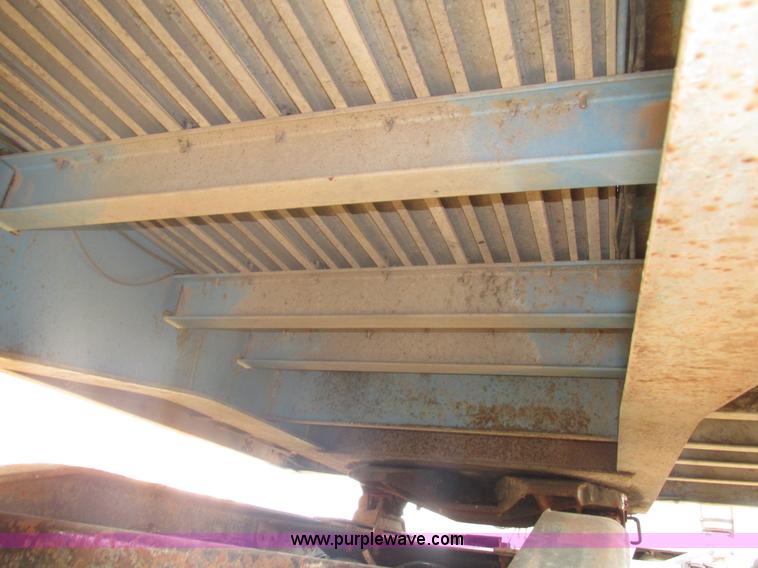 image for item H1220 1994 Wilson flatbed trailer