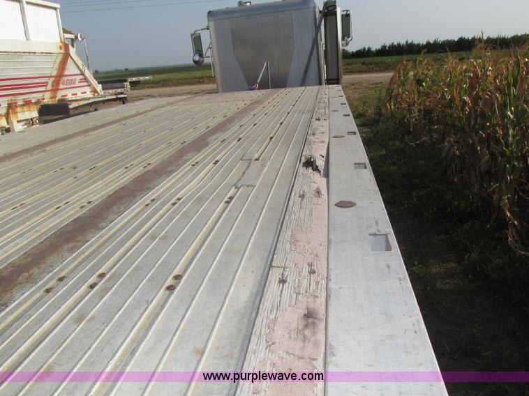 image for item H1220 1994 Wilson flatbed trailer