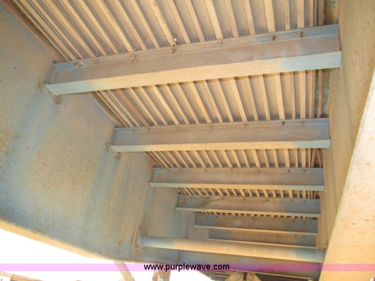 image for item H1220 1994 Wilson flatbed trailer