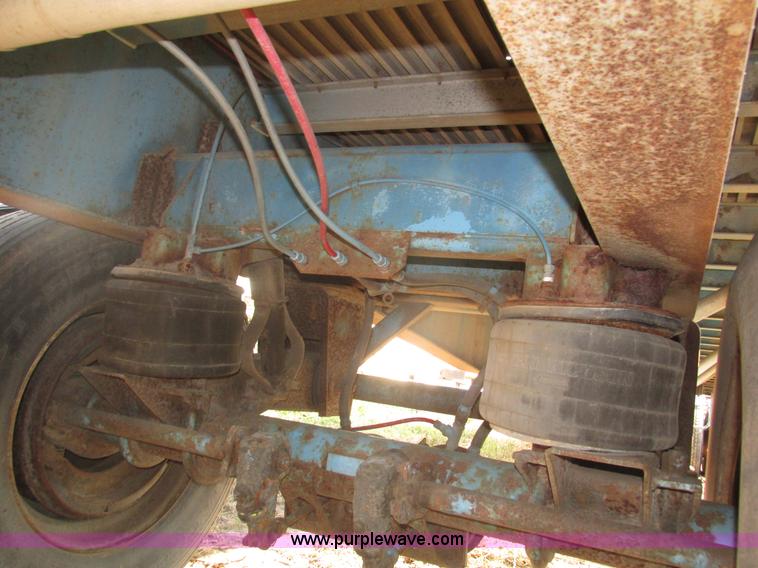 image for item H1220 1994 Wilson flatbed trailer