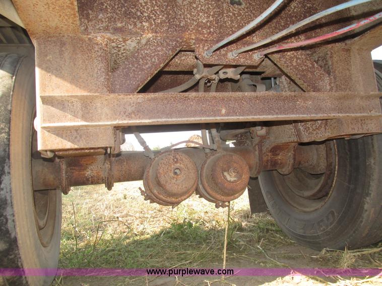 image for item H1220 1994 Wilson flatbed trailer