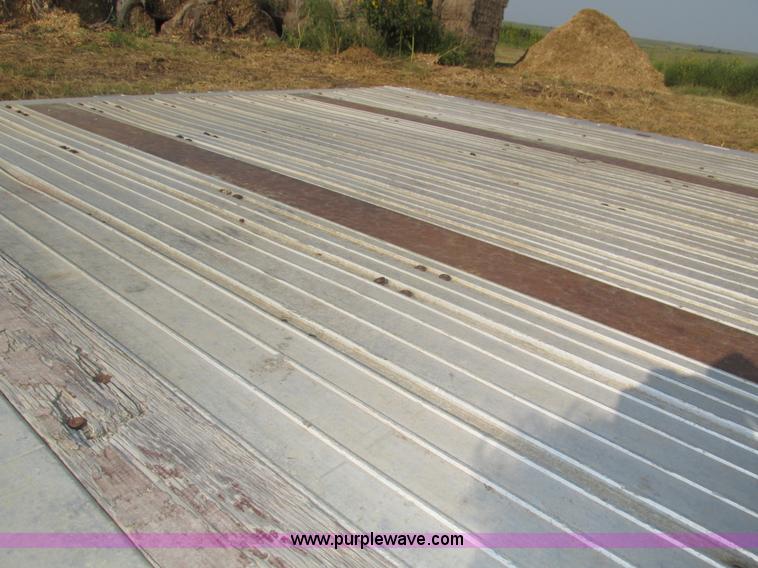 image for item H1220 1994 Wilson flatbed trailer