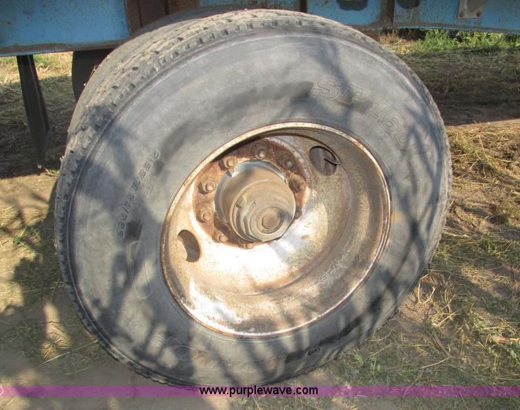 image for item H1220 1994 Wilson flatbed trailer