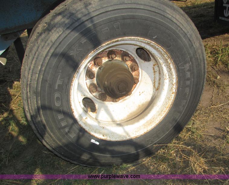 image for item H1220 1994 Wilson flatbed trailer