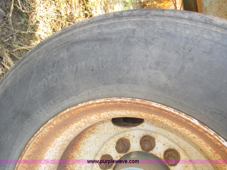 image for item H1220 1994 Wilson flatbed trailer