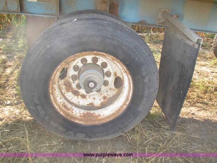 image for item H1220 1994 Wilson flatbed trailer