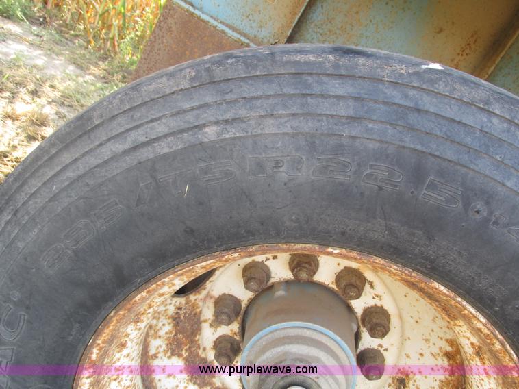 image for item H1220 1994 Wilson flatbed trailer