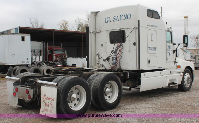 image for item H8018 1995 Kenworth T600 semi truck