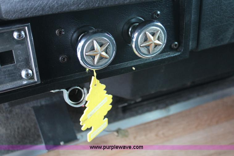 image for item H8018 1995 Kenworth T600 semi truck