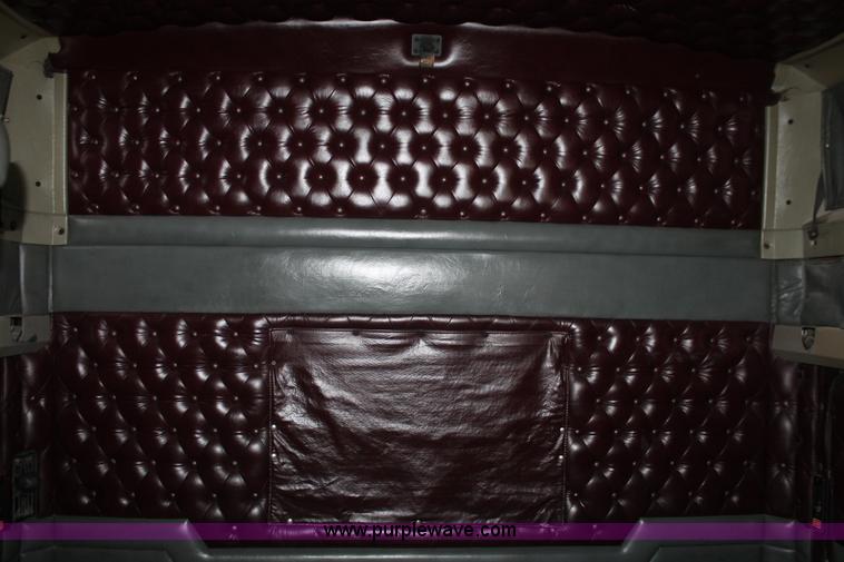 image for item H8018 1995 Kenworth T600 semi truck