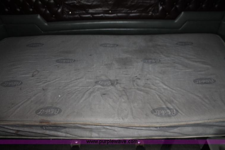 image for item H8018 1995 Kenworth T600 semi truck