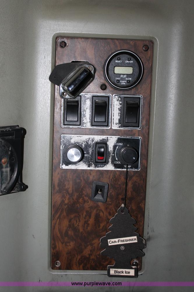 image for item H8018 1995 Kenworth T600 semi truck