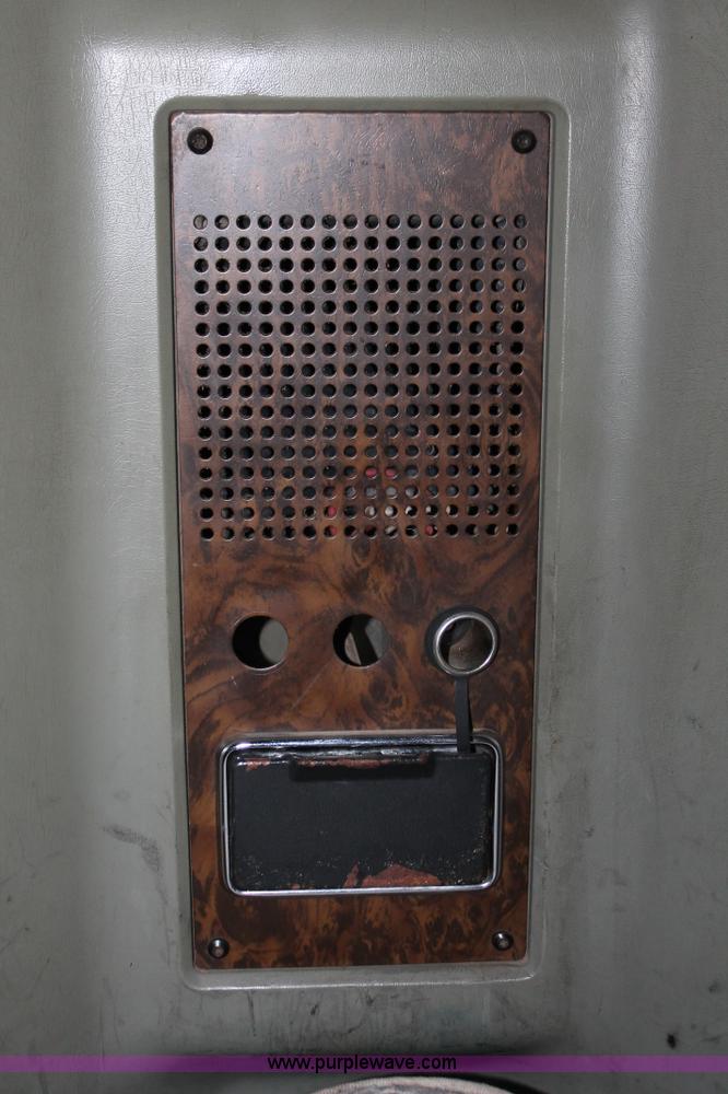 image for item H8018 1995 Kenworth T600 semi truck