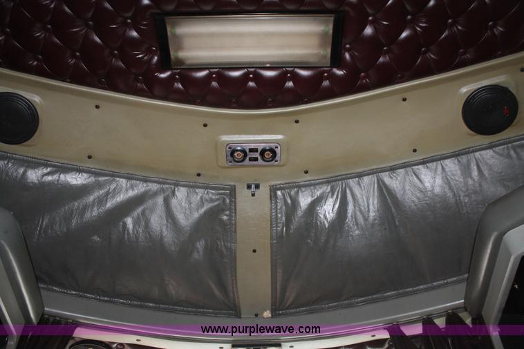 image for item H8018 1995 Kenworth T600 semi truck