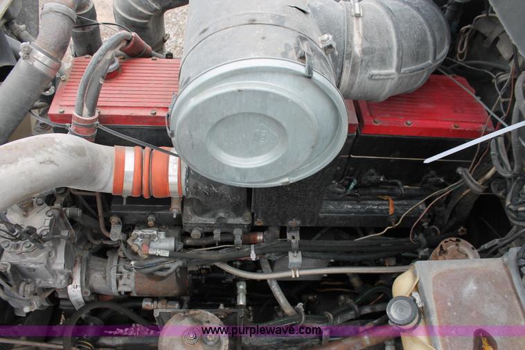 image for item H8018 1995 Kenworth T600 semi truck