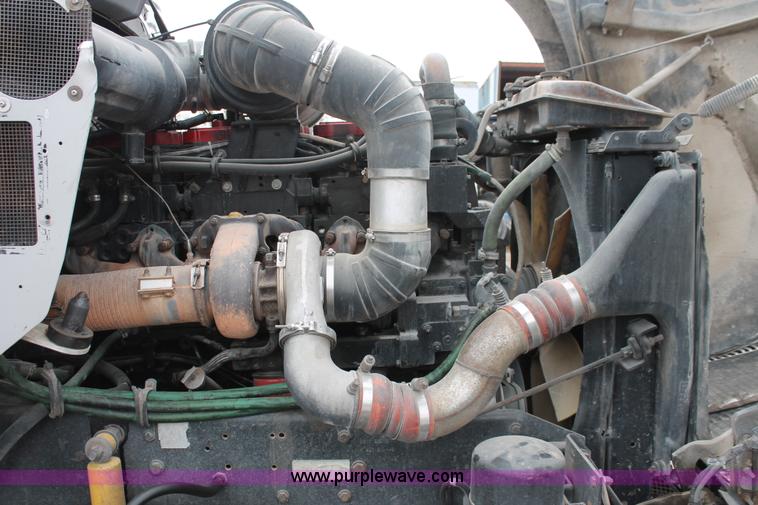 image for item H8018 1995 Kenworth T600 semi truck