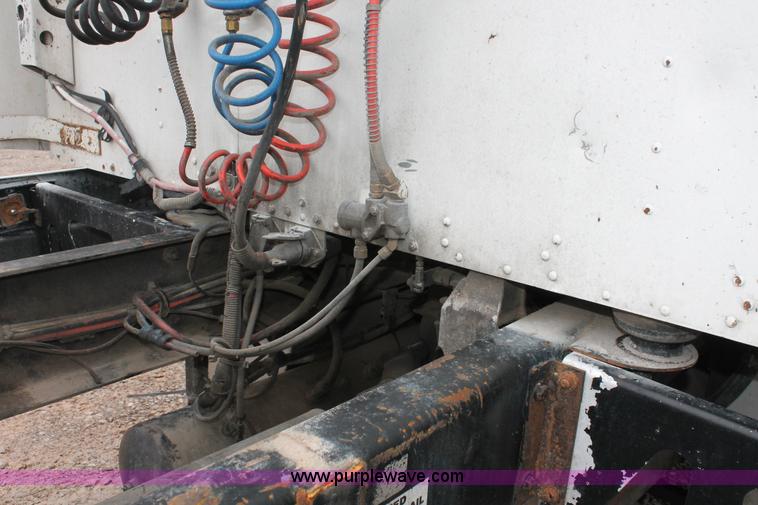 image for item H8018 1995 Kenworth T600 semi truck