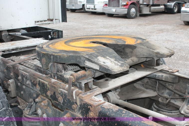 image for item H8018 1995 Kenworth T600 semi truck