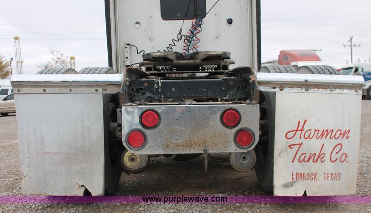 image for item H8018 1995 Kenworth T600 semi truck