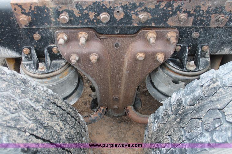 image for item H8018 1995 Kenworth T600 semi truck